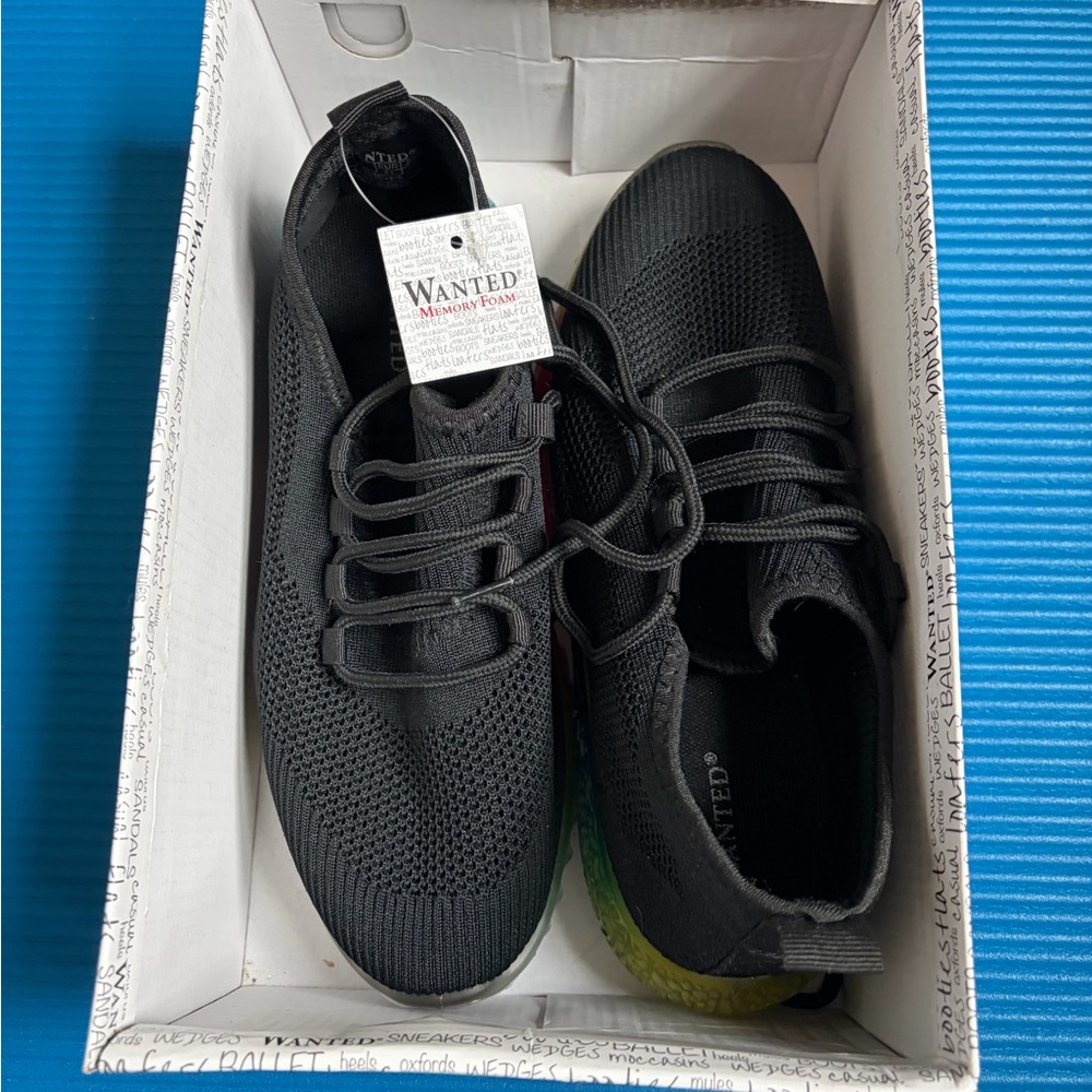 NWT WANTED Women’s  Black Knit Lace-Up Sneakers with Gradient Sole